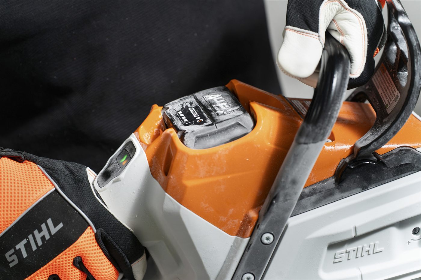 Prueba de arranque en frío de la motosierra STIHL MSA 260 C